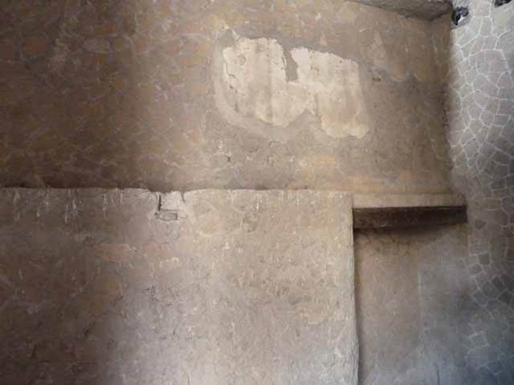 III.11 Herculaneum. May 2010. Room 3, south wall with recess at west end.
